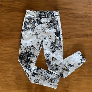 7 For All Mankind X-Ray Black & White Floral Jeans, Mid-High Rise, Size 26/27